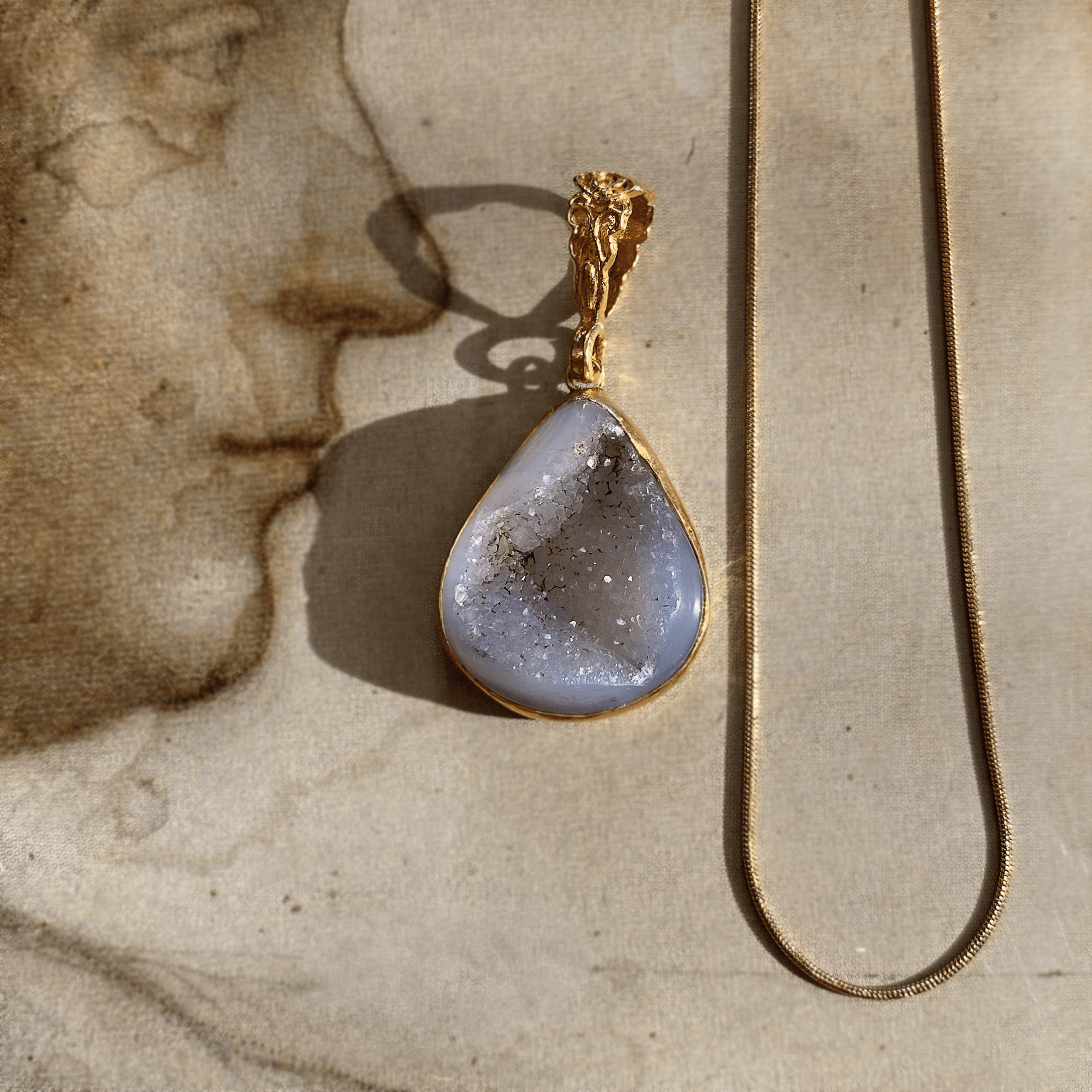 Kalsedon Kolye Önden Görünüş